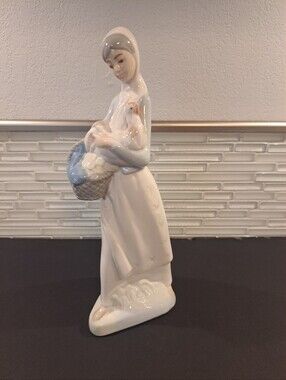 Dalia Mexico Handcrafted Porcelain Woman Figurine  10" Chicken